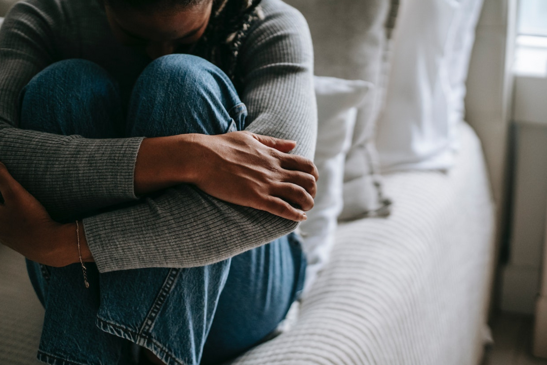 violences gynécologiques femme qui pleure en boule